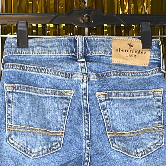 Abercrombie Kids 5/6 short distress jeans - Picture 9 of 9